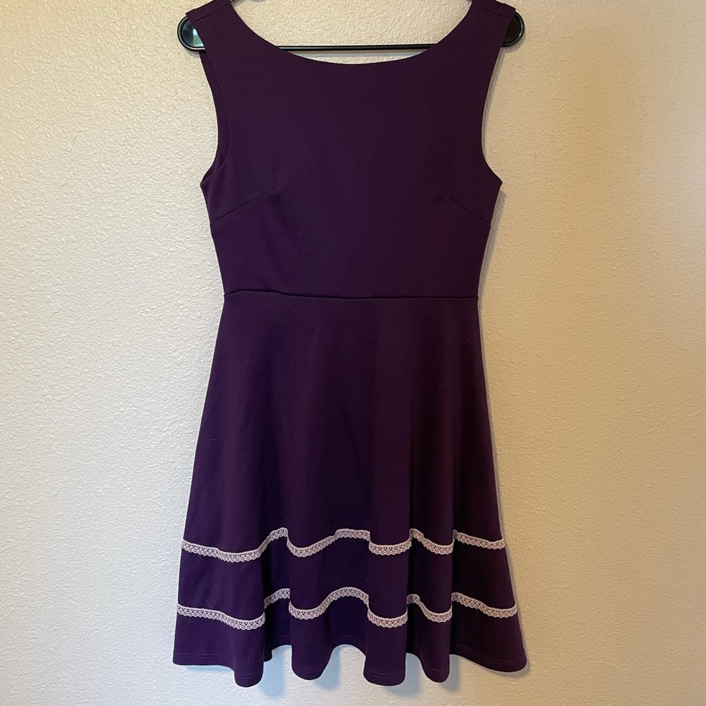 Vintage inspired dress with white lace detail
